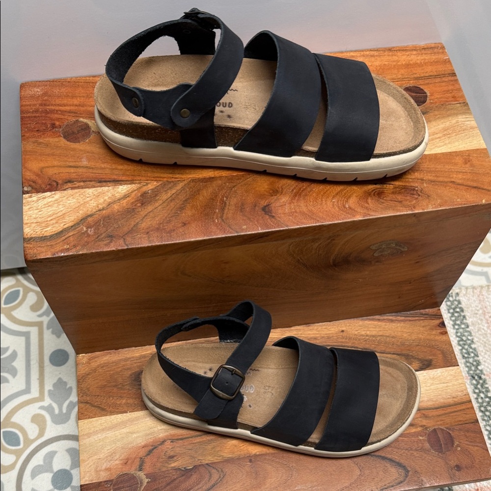 Musse & Cloud Black Three-Strap Buckle Sandals